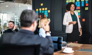 8 Elemen Bahasa Tubuh untuk Meningkatkan Percaya Diri saat Public Speaking