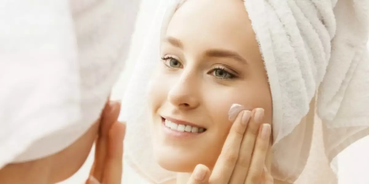 Cleansing balm & cleansing oil mampu membersihkan makeup wajah.