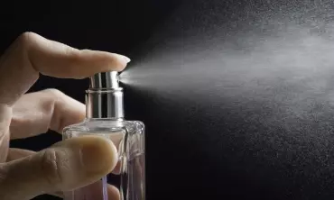 Ngga Percaya Diri sama Bau Badanmu? Gunakan Parfum Ini agar Wanita Tertarik