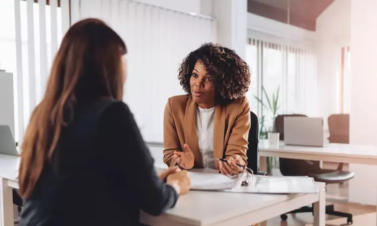 5 Tips Efektif bagi Introvert untuk Berkomunikasi di Tempat Kerja